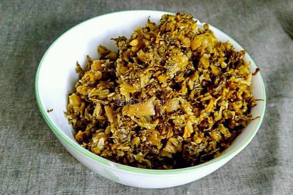 腊肉腌菜炒香椿的做法图解3