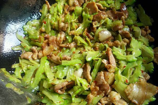 苦瓜炒家常肉的做法图解9