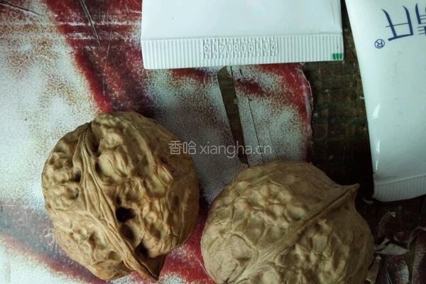 花生核桃红豆黑米粥的做法图解3