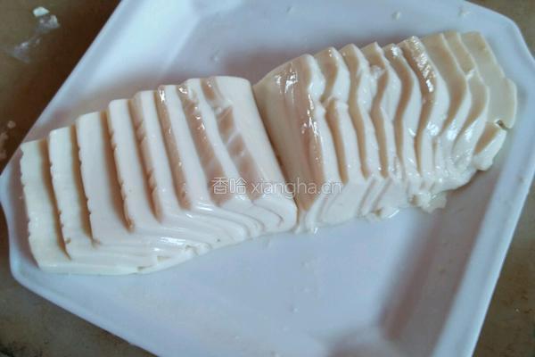皮蛋豆腐的做法图解2