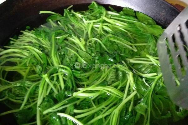 猪肉青菜馅饺子的做法图解1