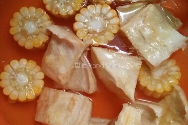 榴莲龙骨玉米清补汤的做法图解1