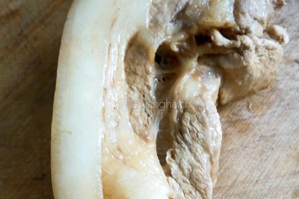 走油白菜扣肉的做法图解3