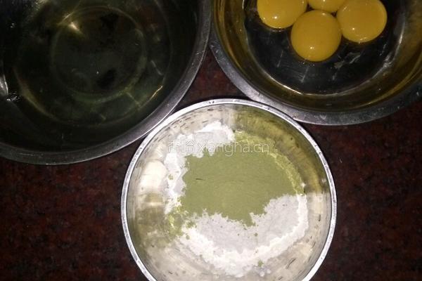 抹茶蛋糕卷的做法图解1