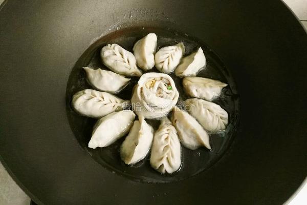 抱蛋煎饺的做法图解3