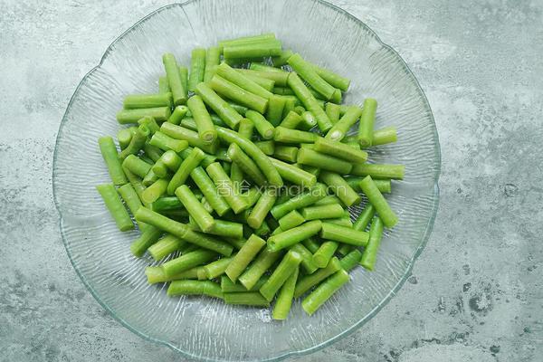 凉拌麻汁豆角的做法图解3