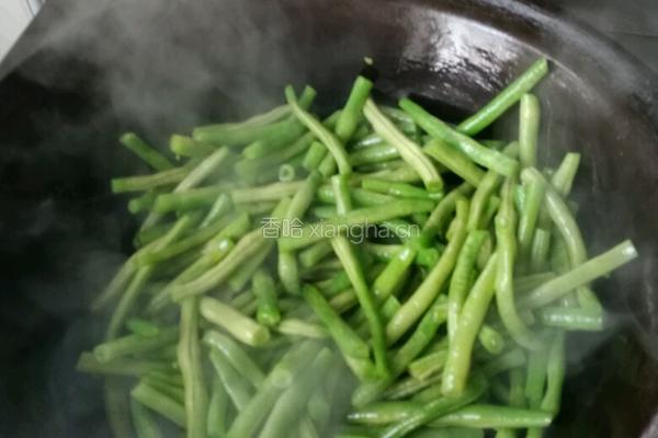 排骨炖豆角的做法图解4