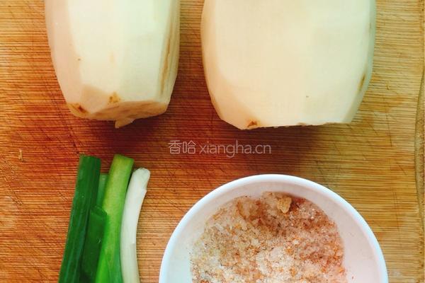 藕丁酱豆的做法图解1