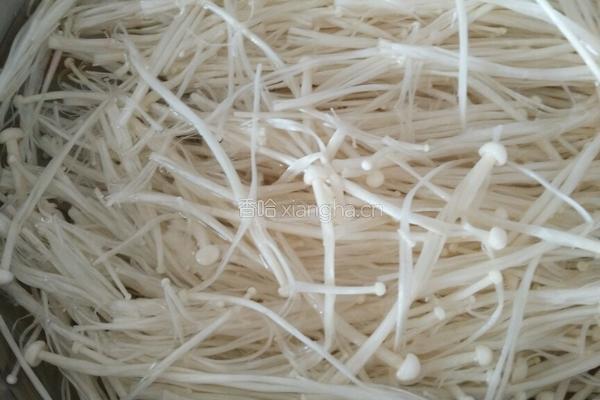 凉拌黄瓜金针菇的做法图解1