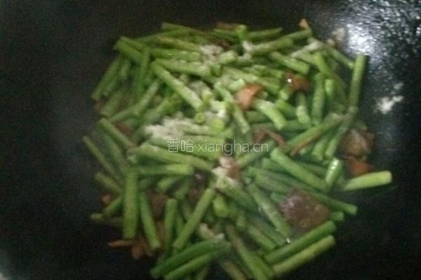 腊肉炒豇豆的做法图解7