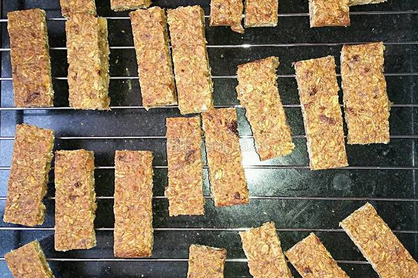 香蕉坚果能量棒的做法图解8