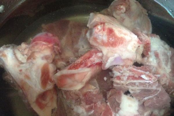 山药玉米猪骨汤的做法图解2