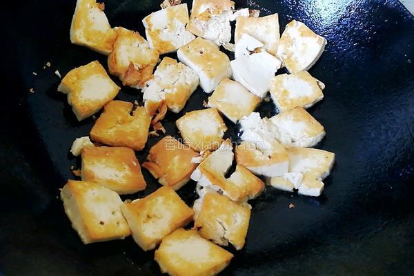 豆腐炖槐花的做法图解5