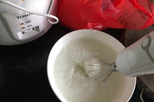 原味戚风蛋糕的做法图解3