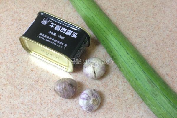 午餐肉烩丝瓜的做法图解2