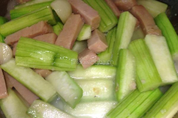 午餐肉烩丝瓜的做法图解7