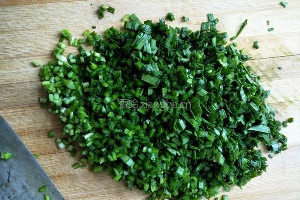 韭菜虾皮芝麻馅包子的做法图解3