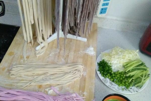 特色炸酱面的做法图解7