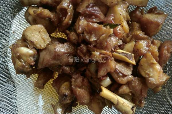 蒜台炒鸡块的做法图解4