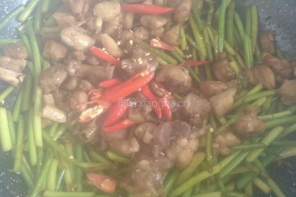 蒜台炒鸡块的做法图解6