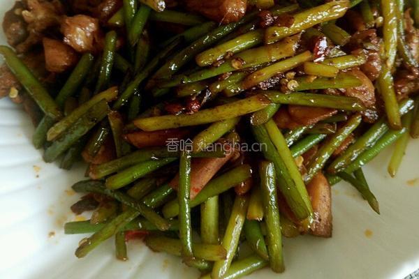 蒜台炒鸡块的做法图解8