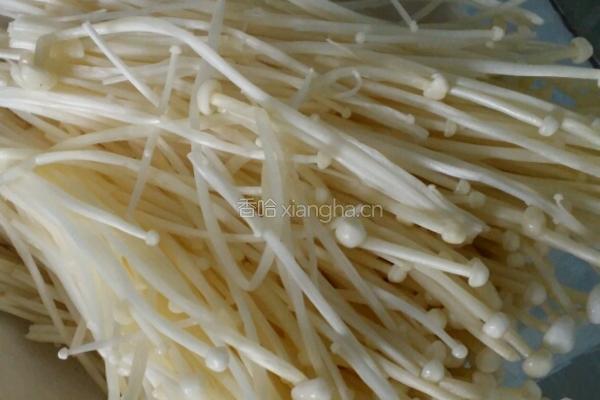 蒜炒金针菇的做法图解1