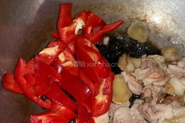 姜甜椒炒肉的做法图解5