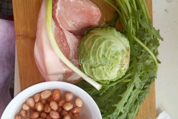 花生滕蒿瘦肉疙瘩汤的做法图解1