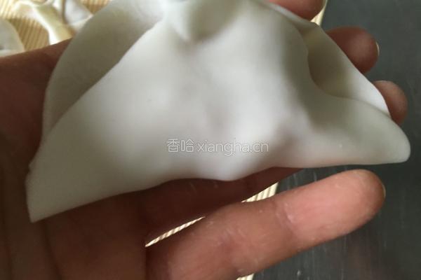 月牙饺子的包法的做法图解2