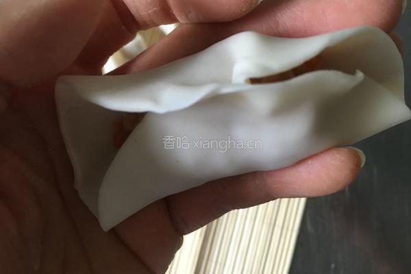 月牙饺子的包法的做法图解3