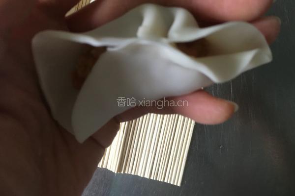 月牙饺子的包法的做法图解4