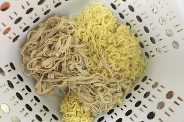 炒方便面的做法图解4