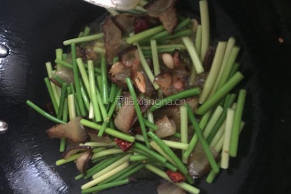 蒜苔炒腊肉的做法图解7