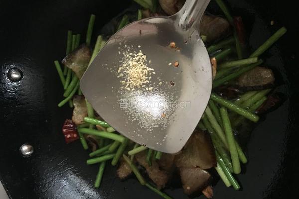 蒜苔炒腊肉的做法图解8