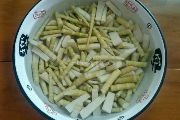 罗汉笋烧排骨的做法图解3