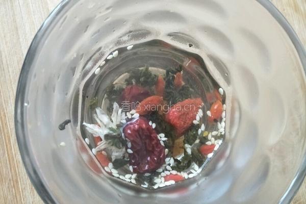 枸杞贡菊八宝茶的做法图解3