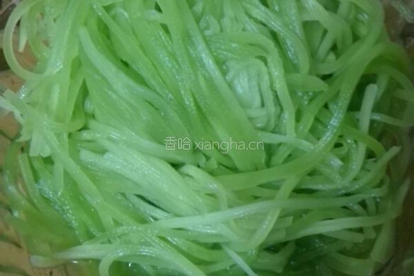 凉拌爽口莴苣丝的做法图解5