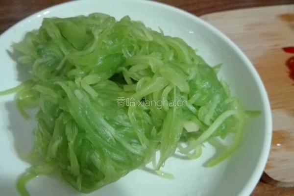 凉拌爽口莴苣丝的做法图解6