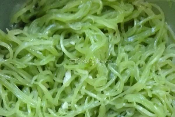 凉拌爽口莴苣丝的做法图解11