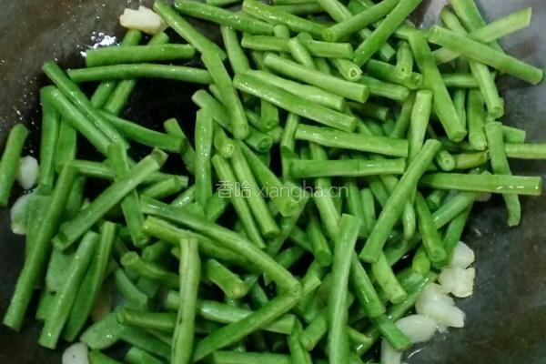 大蒜豇豆的做法图解4
