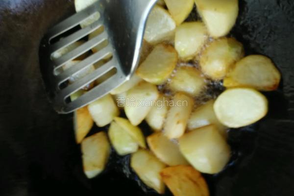 土豆烧茄子的做法图解8