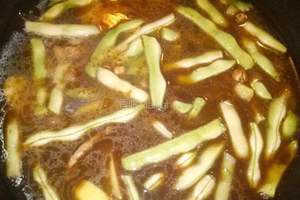 肉炖土豆扁豆的做法图解7