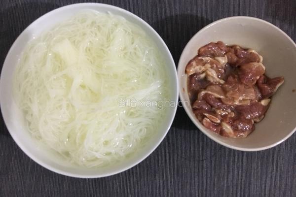 杂锦炒米粉的做法图解2