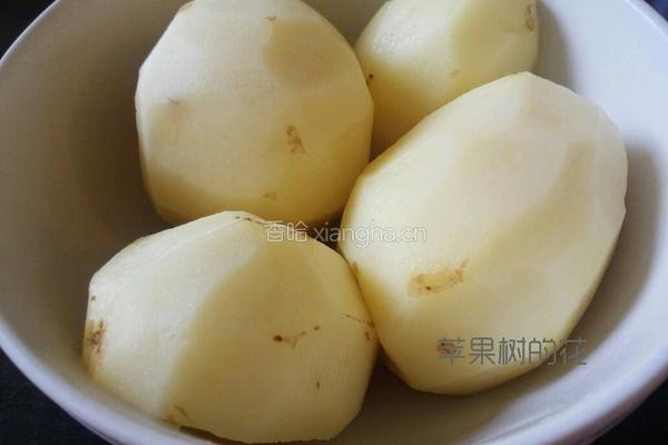 土豆炖鸡块的做法图解1