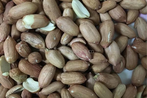 油炸花生米的做法图解1