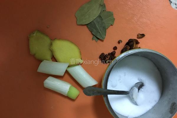 水煮花生米的做法图解2