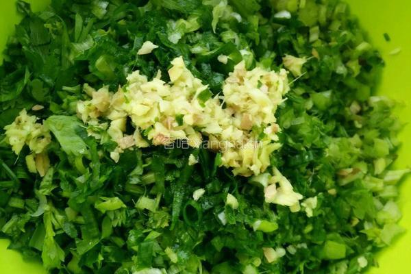 芹菜肉饺子的做法图解1