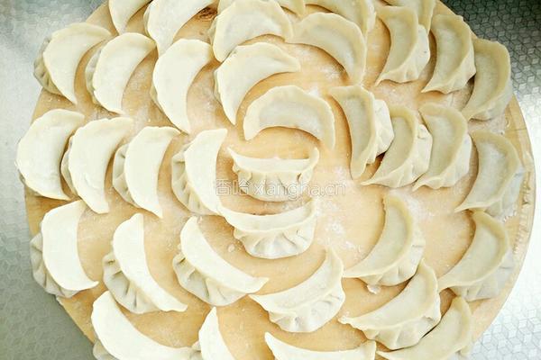 芹菜肉饺子的做法图解5