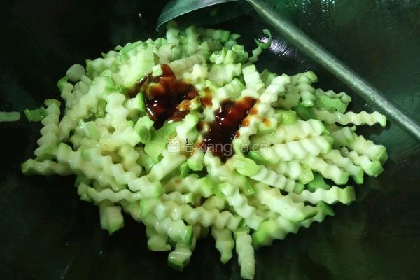 老屋私房菜椒香西葫芦的做法图解5