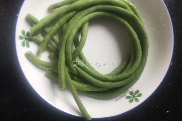 花式豆角蒸肉丸的做法图解1